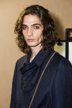 Kuliste poz veren model