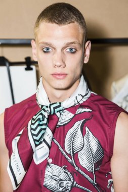 Kuliste poz veren model