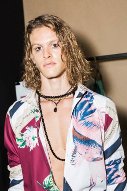 Kuliste poz veren model