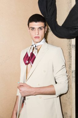 Kuliste poz veren model