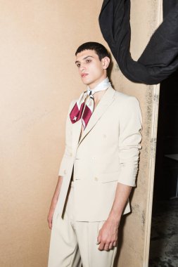 Kuliste poz veren model