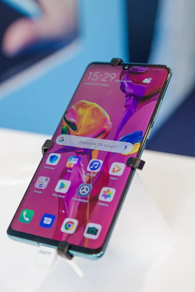 Telefon Huawei P9 w Wired Next Fest 2019 w Mediolanie, Włochy — Zdjęcie stockowe