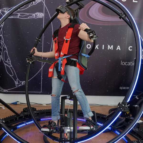 Máquina de realidade virtual no Wired Next Fest 2019 em Milão, Itália — Fotografia de Stock