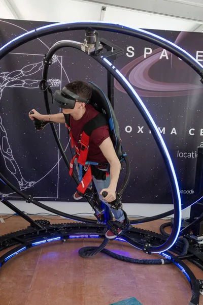Virtuális valóság gép a Wired Next fest 2019-ben Milánó, Olaszország — Stock Fotó