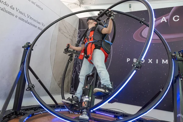 Virtual Reality machine bij Wired Next Fest 2019 in Milaan, Italië — Stockfoto