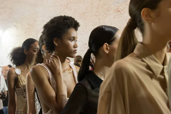 Gorgeous models posing in the backstage — Stock Photo, Image