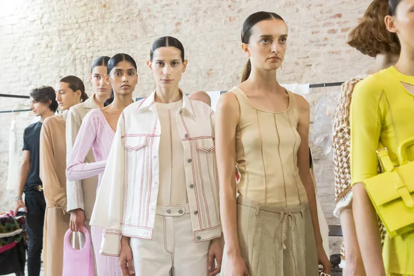 Gorgeous models posing in the backstage — Stock Photo, Image