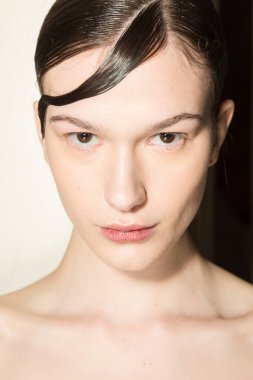 Muhteşem model backstage içinde poz