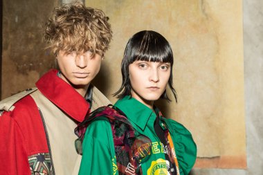 Mükemmel modele backstage içinde poz