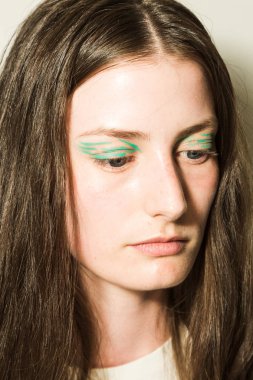 Muhteşem model backstage içinde poz