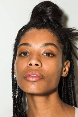 Muhteşem model backstage içinde poz