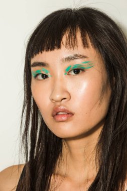 Muhteşem model backstage içinde poz