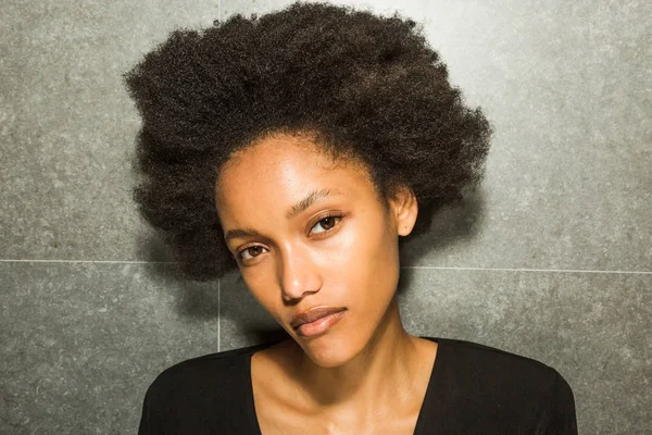 Gorgeous model posing in the backstage — Stock Photo, Image