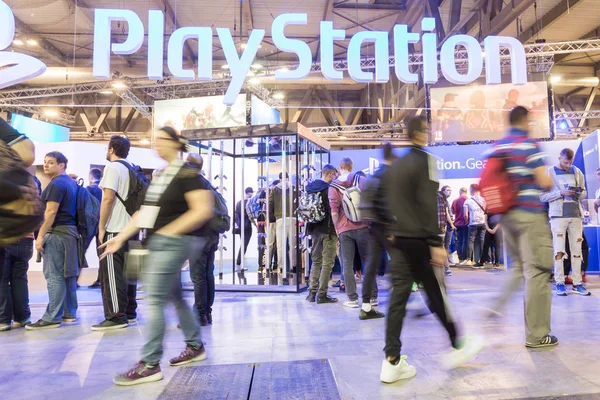 Personas que visitan Milan Games Week 2019 — Foto de Stock