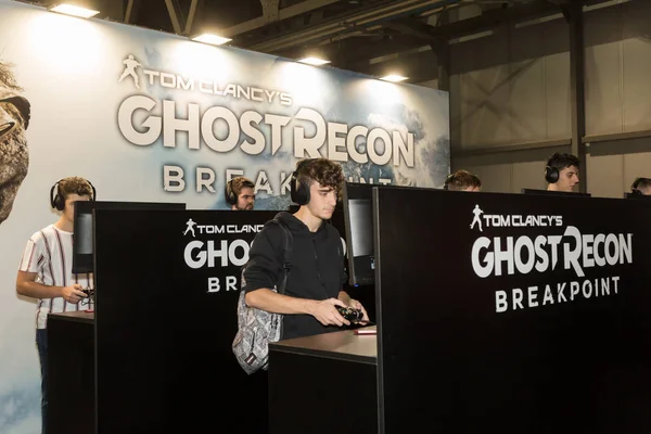 Mensen op bezoek bij Milan Games Week 2019 — Stockfoto