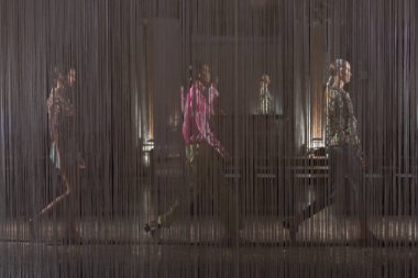 Modeller prova sırasında görülür.