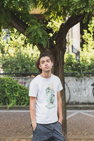 Handsome Young Man Poses Urban Context — Stock Photo, Image