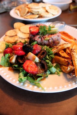 biftek tartar ve onun accompaniments