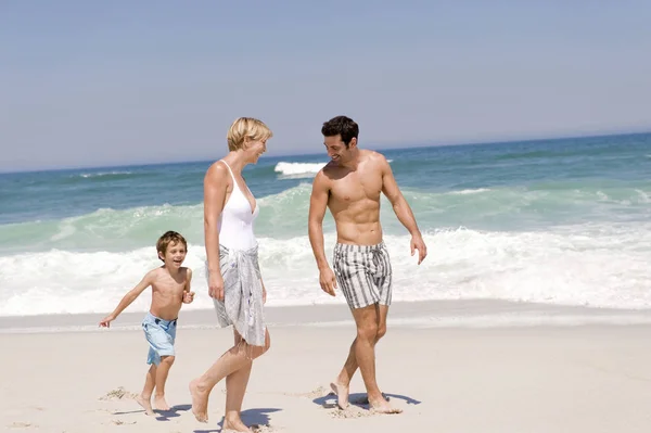 Happy Family Walking Sandy Beach — Stock Photo, Image