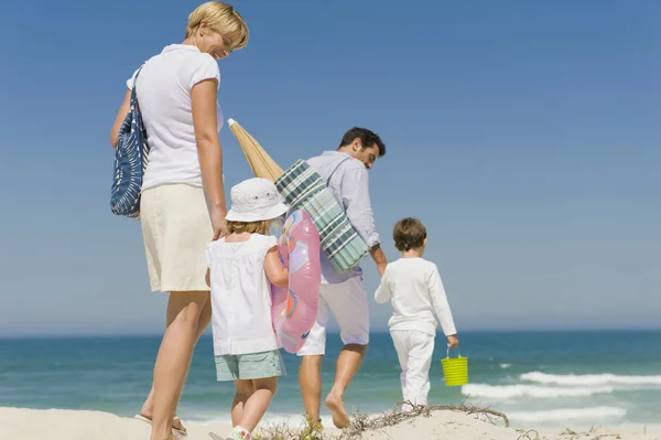 Familie Urlaub Strand — Stockfoto
