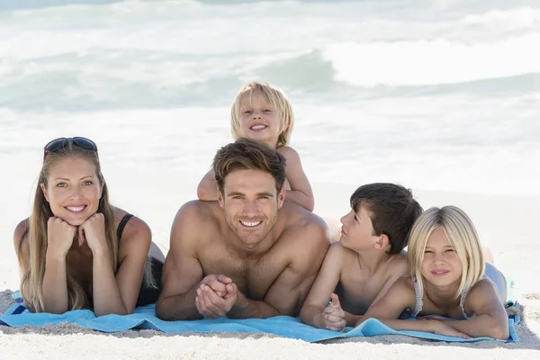 Portrait Happy Family Lying Blanket Beach — Stock Photo, Image