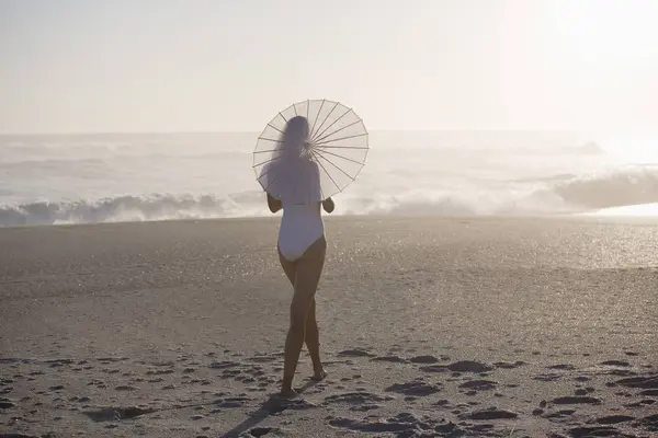 Slim Woman Swimsuit Walking Beach Parasol — Stock Photo, Image