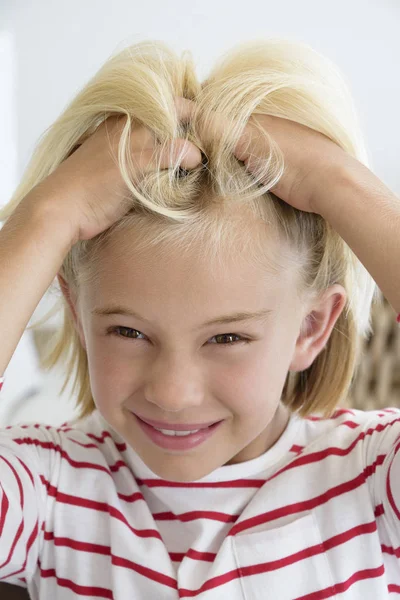 Portrait Little Girl Scratching Hair Looking Camera — Stock Photo, Image