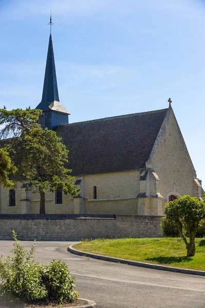 诺曼底 诺曼底典型的古老乡村教堂 — 图库照片