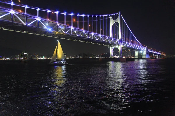 Güney Kore Busan Geceleyin Gwangan Köprüsü — Stok fotoğraf