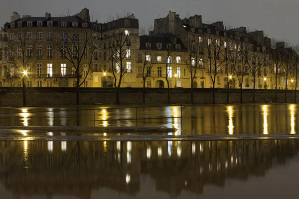Fransa Paris Bölge Saint Louis Seine Nehrinin Seviyesi Düşerken Gece — Stok fotoğraf