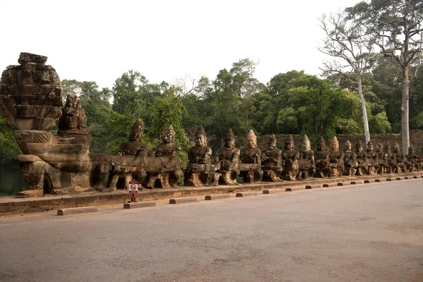 Cambodia Siem Raep Angkor Southern Gate Guardians — Stock Photo, Image