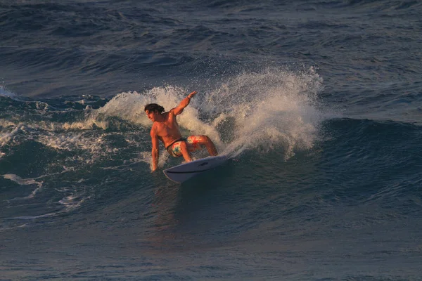 Surfista Sul Mare — Foto Stock
