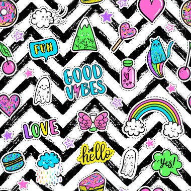 Vektör el çekilmiş moda pembe renkli yamalar: gökkuşağı, halka, dağ, kedi, hayalet, bulut, macaron, pasta, lolipop, kalp seamless modeli. Modern pop sanat plakası, yamalar PIN, 80s 90s stil rozet
