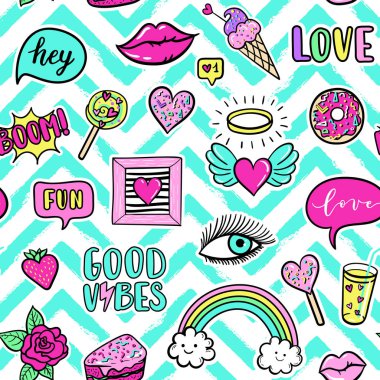 Vektör seamless modeli moda eğlenceli ile yamalar: gözleri, dudak, yıldız, çilek, iyi vibes konuşma balonu şerit arka plan üzerinde. Pop art çıkartma, yamalar, iğne, rozetleri 80s 90s stili