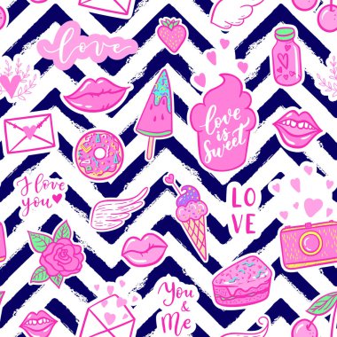 Vektör moda eğlenceli yamalar seamless modeli: seni seviyorum, smile, kanatlar, dondurma, kamera, şekerleme, dudak, şeker, kalp. Pop art pembe sopa için düğün, Sevgililer günü, aşk arka plan yazdırır.