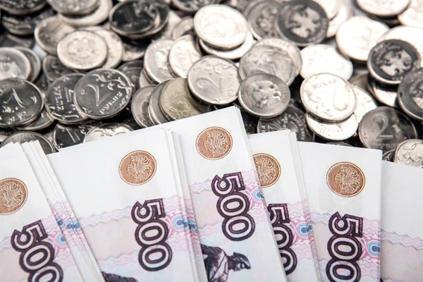 Stilleven Van Russische Munten Een Bundel Die Van Russische Bankbiljetten — Stockfoto