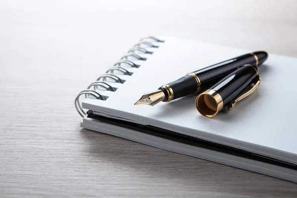 Pluma Estilográfica Bloc Notas Escritorio Cerca — Foto de Stock