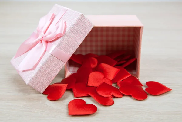 Abrir Caja Regalo Rosa Con Formas Corazón Textil Cerca — Foto de Stock