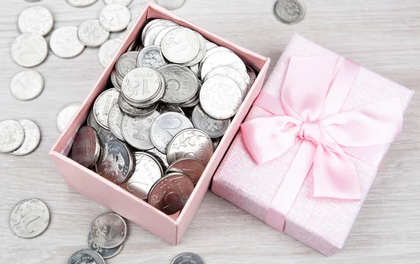 Abrir Caja Regalo Rosa Con Monedas Rublo Ruso Vista Superior — Foto de Stock