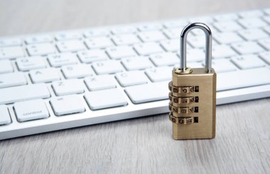 bilgisayar klavyesi Internet güvenlik konsepti ile asma kilit