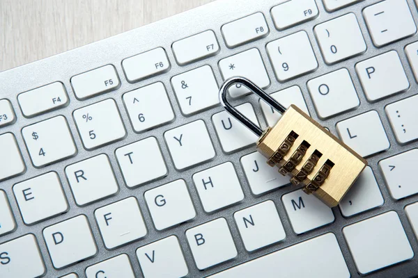 Candado en un teclado informático Concepto de seguridad de Internet — Foto de Stock