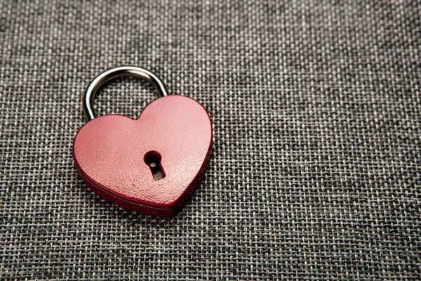 Λουκέτο Σχήμα Καρδιάς Γκρι Λινό — Φωτογραφία Αρχείου