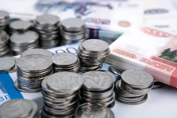 Bundel Russische Bankbiljetten Veel Russische Munten Close — Stockfoto