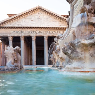 Roma, İtalya Rotonda Meydanı Çeşmesi görülen pantheon