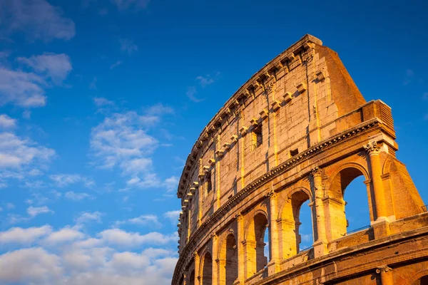 Coliseo Atardecer Con Nubes Roma —  Fotos de Stock