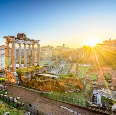 Roma, İtalya. Gün batımında Roman Forum