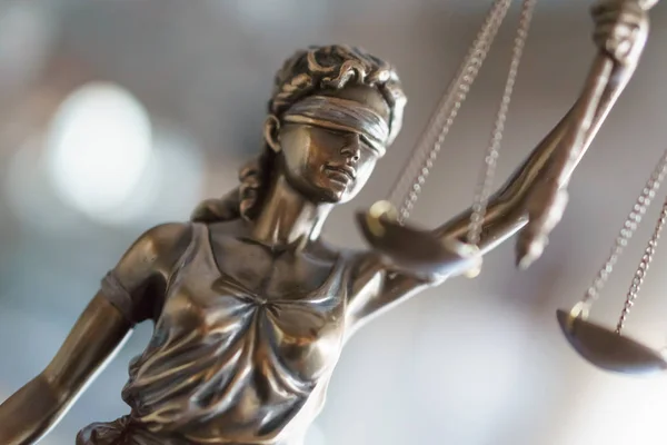 Socha Spravedlnosti Váhami Kanceláři Advokáta Paní Spravedlnost Symbol Spravedlnosti Právní — Stock fotografie