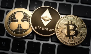 Bilgisayar klavye cryptocurrencies Ethereum, dalgalanma ve Bitcoin demir