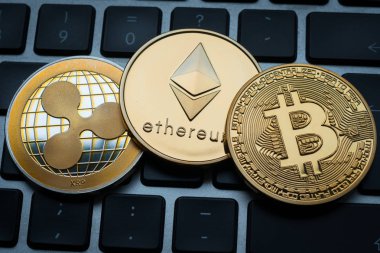Bilgisayar klavye cryptocurrencies Ethereum, dalgalanma ve Bitcoin demir