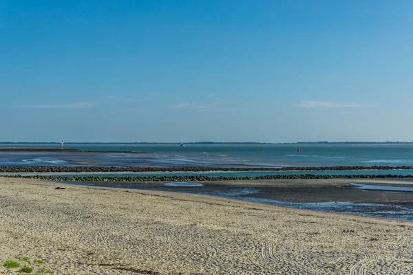 海岸線の海と砂のビーチ ビュー — ストック写真
